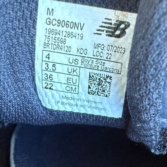 New Balance 9060 ‘Navy Blue’ Kids Sneakers - SZ 4 Y - Picture 16 of 16